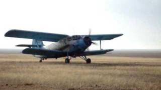 preview picture of video 'Russian agricultural (multifunctional)  aircraft An-2 (ан 2 ахр)'