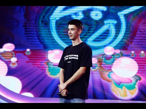 Andrei Cojocaru, roast pe scena iUmor! Pe cât de tânăr, pe atât de creativ și de talentat