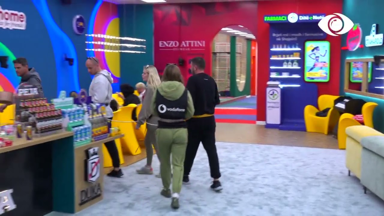 Grupi i Evës shkojnë të marrin tenxheren në verandë