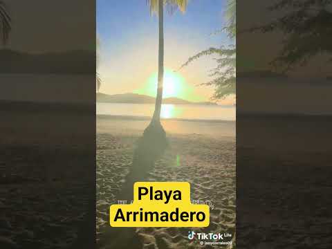 Realizando una caminata en la playa Arrimadero en Soná de Veraguas.🌴