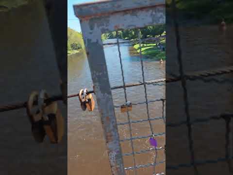 Puente con candados de amor en el rio, Córdoba Argentina , Santa Rosa de Calamuchita, Córdoba