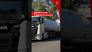 Protesta contro il caro carburante: bloccato l'accesso ai depositi petroliferi di Vibo Marina