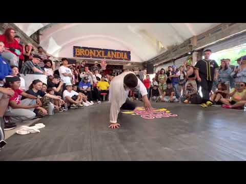 Bboy  SOLOSOUL  vs Bboy CHOYZE  Red bull bc one cypher New York Bronx 2022