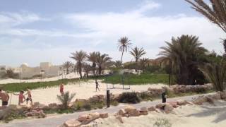 preview picture of video 'Beachvolleyball- und Beachfußball-Platz Magic Life Penelope Beach Imperial Djerba'