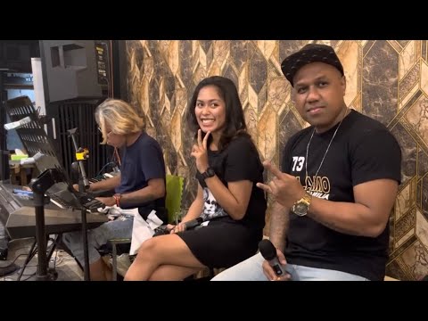 CUMA ALE SANDIRI Cover By Richard Rehatta  #live #singer #cover #youtubeshorts #musik