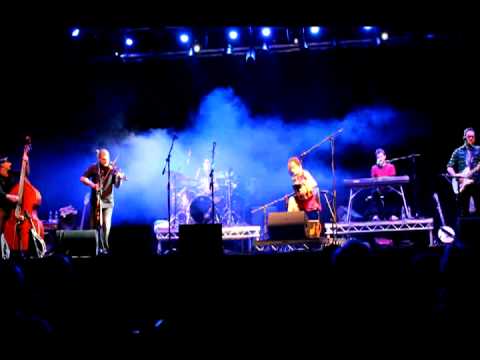 Sharon Shannon and band live at the TLT Drogheda. The neckbelly reels