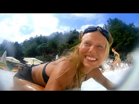 Umetnicko plivanje i ples u vodi na moru