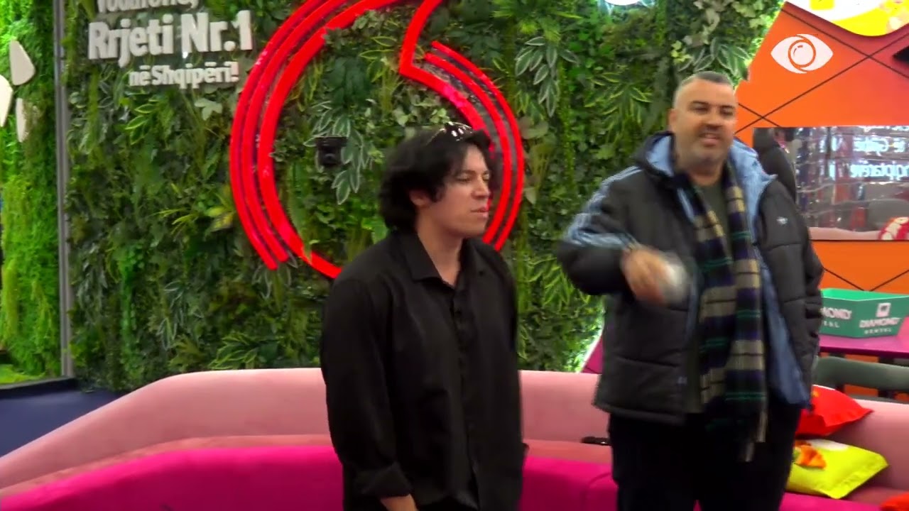 “Ti ke urrejtje brenda zemrës tënde”/ Rogerti debaton me Malin: Të urrej se ti mohon babanë