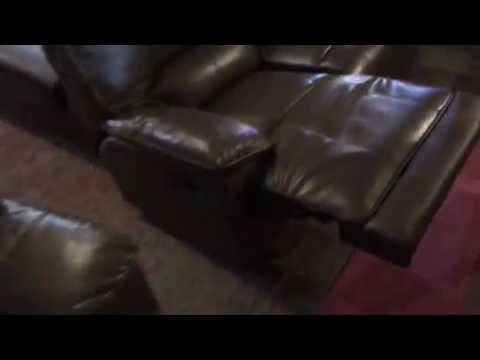 Royal Pappa reclining