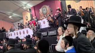 יום ההצלה - סאטמאר כ״א כסליו עם מנחם מושקוביץ- מקהלת שירה ותזמורת של יואלי פישר