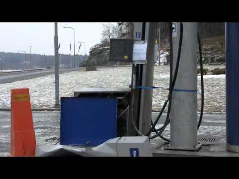 2011-02-26 - Extrem halka - Lastbil in i dieselpump
