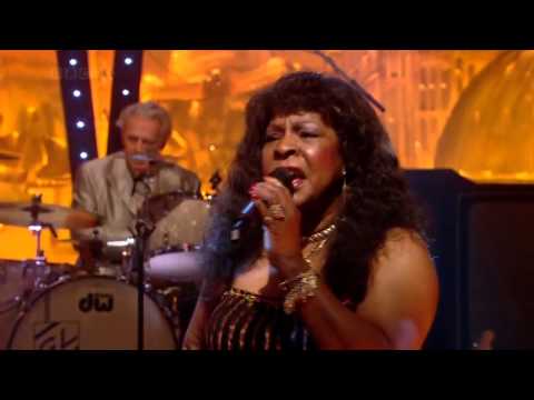 Martha Reeves and the Vandellas - Dancing in the Streets (Jools Annual Hootenanny 2008) HD 720p