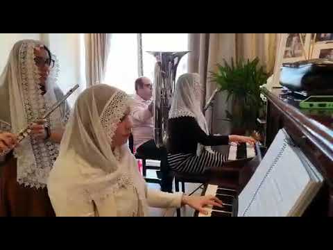 Hino 159 - Família Scorsi e amigos. CCB, hinário 5. Geovane, Luciana e famílias.