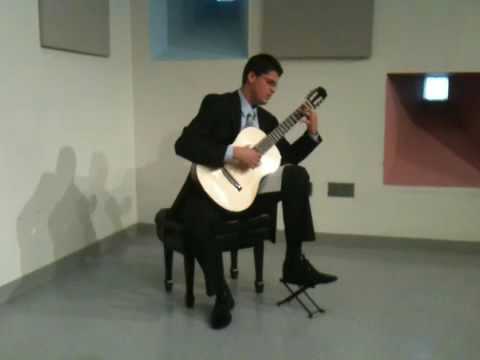 Andrés Saborío - Mirando las olas