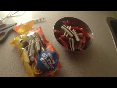 MongoTV_13045 - Del 1 - SPISER SKÅL PINGVIN MIX SLIK FREDAG AFTEN