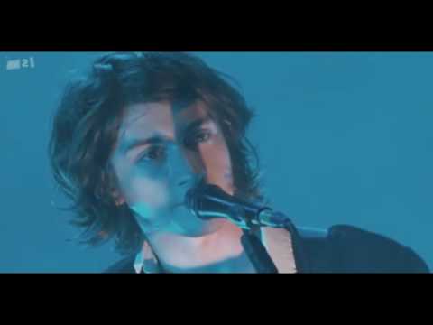 Arctic Monkeys - I Bet You Look Good on the Dancefloor - Live @ Royal Albert Hall, 27/03/2010 [HD]