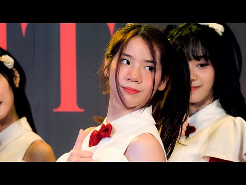 [4K] ดีอะ - Fame BNK48 @ BNK48 "First Rabbit" Roadshow Central Rama 3 220227 [Fancam]