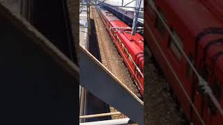 香椎駅にかわせみやませみ+いさぶろうしんぺい号到着