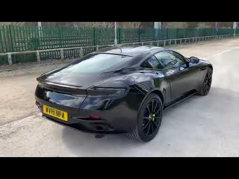 2019/19 DB11 AMR Coupe - Onyx Black with Carbon Roof+++