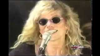 Heather Rankin sings &quot;So Many Stars&quot; with Carly Simon in Bryant Park