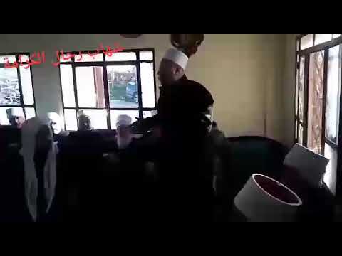 كلمة الشيخ يحيى الحجار قائد حركة رجال الكرامة في زيارة الى قرية عتيل في ريف السويداء