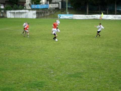 Gaviese- San Carlo 2-1, azione e tiro di Alessandro Perfumo