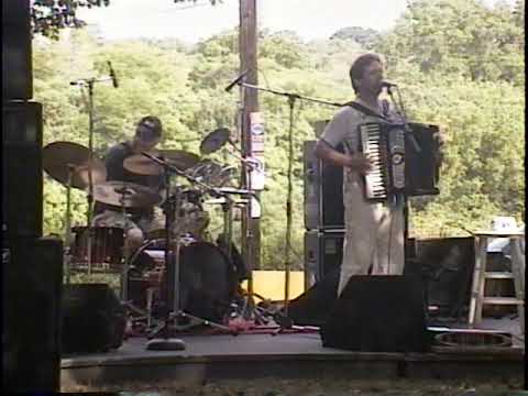 Dragging The Stone - Sitting On Top Of The World 8/28/05 Oakland Square