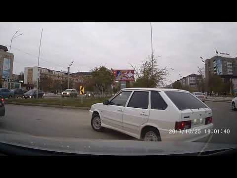 видеорегистратор Neoline Wide S29. Пасмурная погода.