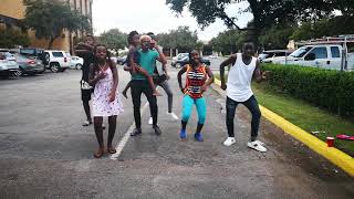 Triplets ghetto kid's from Uganda dancing with Chipukeezy