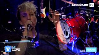 Jeanne Added - «Look At Them»