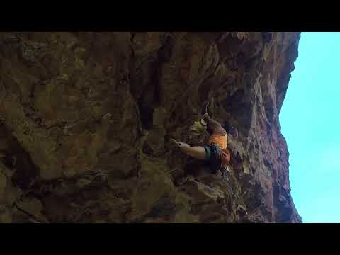 Vanessa Fang climbing Cavity Search (26) at Bell Supercrag, Blue Mountains
