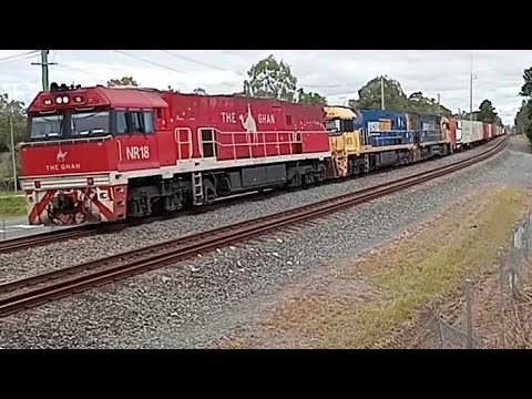Pacific Nationals NR18(Ghan)/NR70/78 work a late 5MB4 to Acacia ridge Through Greenbank