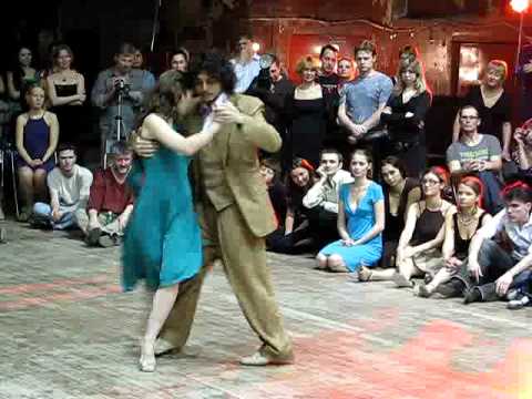  Federico Naveira  and  Inés Muzzopappa  are  dancing  to  the  vals  "  Quien Sera  "