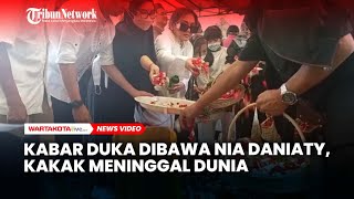 Download lagu Kabar Duka Dibawa Nia Daniaty, Kakak Meninggal Dunia mp3
