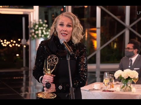 72nd Emmy Awards: Catherine O'Hara Wins for Outstanding Lead Actress in a Comedy Series thumnail