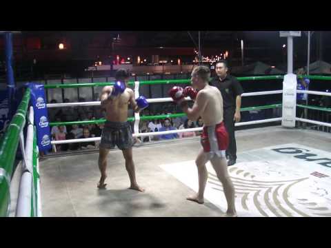 alan mc cormack muay thai fight round 1