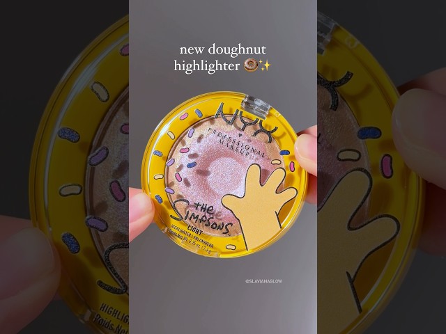 Vídeo relacionado con NYX Professional Makeup, Homer Simpson Iluminador, Donut Mind If I Do