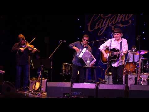 Buddy Miller Band with Emmylou Harris: "Wide River To Cross" (Cayamo 2017)