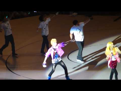 110910 SHINee World Concert SG - Key Solo ft. Taemin (12/29)
