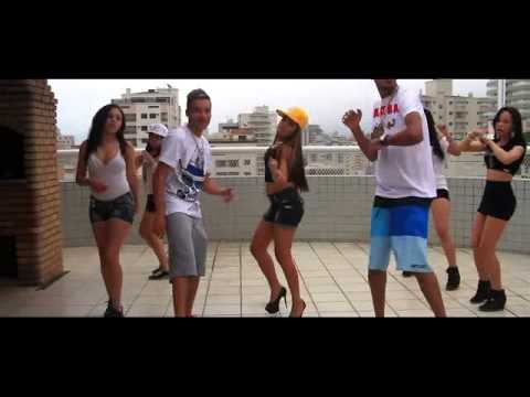 Dj Menor e Mc James Blue   Ela não resiste  CLIPE OFICIAL