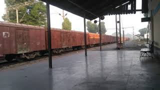 preview picture of video 'Indian freight train'