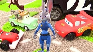 Lightning McQueen crashes a city. Zootopia Bunny & McQueen. Toy cars videos with car toys for kids.