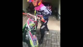 Download lagu Status WA bertema cross mp3 Download lagu Status WA bertema cross mp3