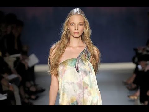 MOSCHINO CHEAP & CHIC Spring 2009 Milan - Fashion Channel