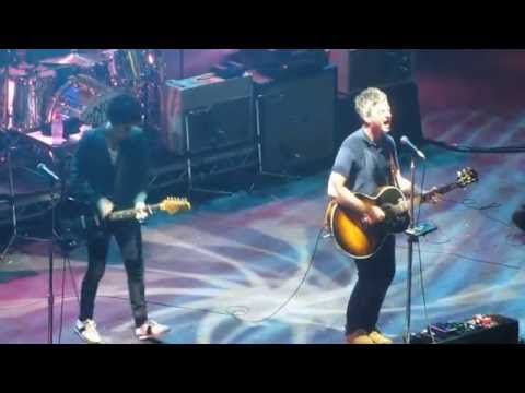 Noel Gallagher & Johnny Marr - Champagne Supernova (Oasis) Live @ O2 Academy