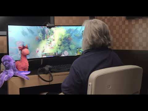 GabeN does the infamous Puppey Headset Throw at Monitor 😂 || ti11