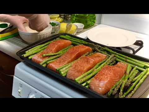 Easy One Pan Salmon & Asparagus Recipe