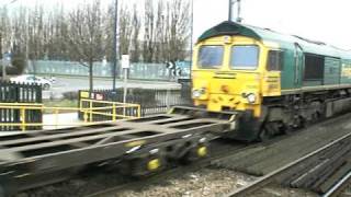 preview picture of video 'Class 66 hauled Freightliner train passing Bentley Station'