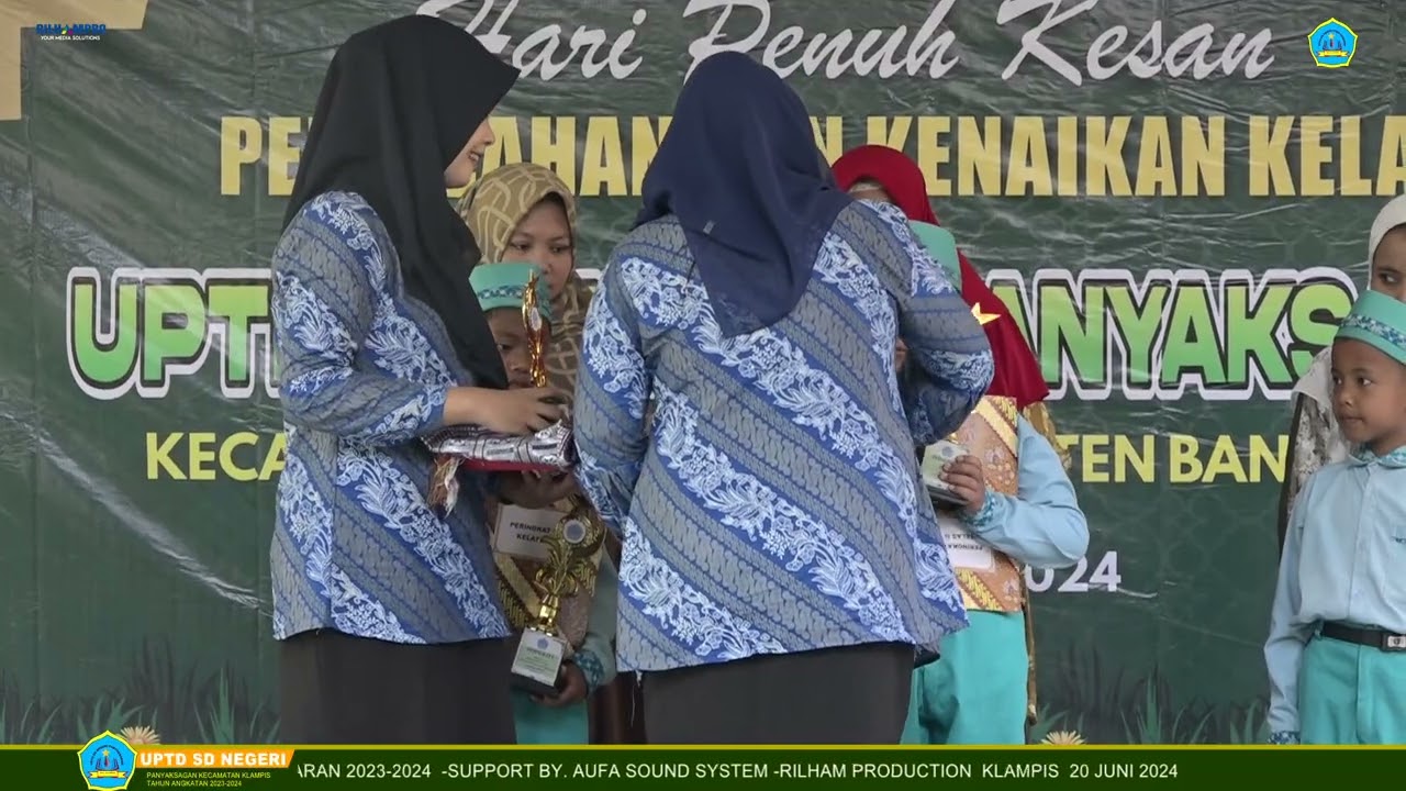 Pemberian Hadiah dan Piagam Penghargaan Tahun Pelajaran 2023/2024