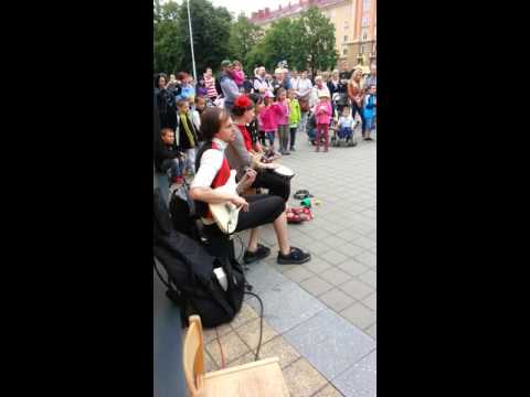 Alsovo namesti borec v kruhu